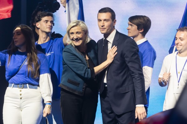 La extrema derecha gana la primera vuelta de las legislativas francesas, según proyecciones