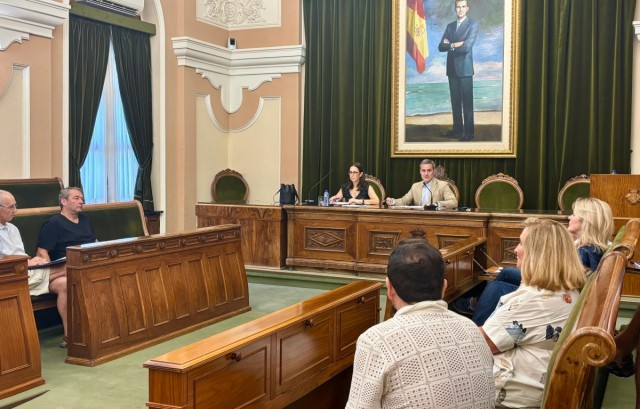 Castelló recoge las propuestas en seguridad de las asociaciones vecinales para la próxima Magdalena
