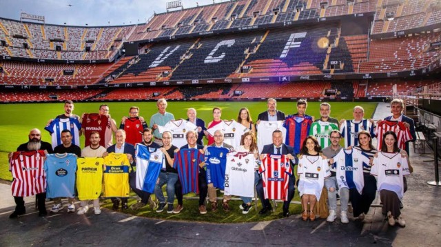 El Real Murcia expone su patrimonio histórico en Valencia junto a otros 16 clubes del país