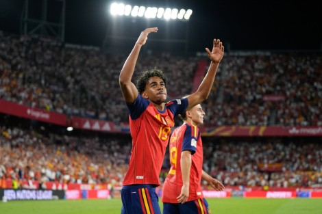 Lamine Yamal desata la fiesta en Sevilla