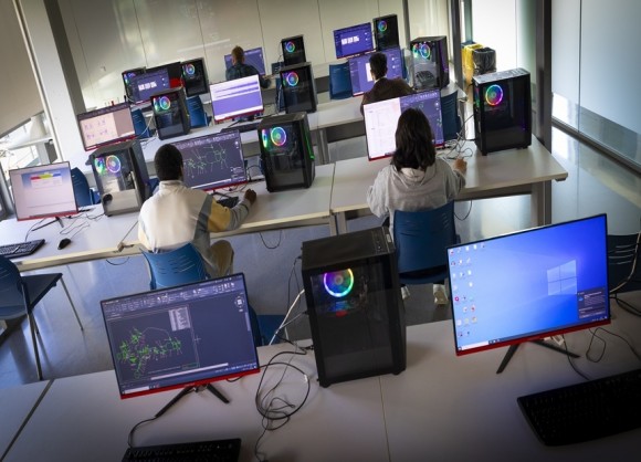La Universitat de València saca un contrato para comprar material informático por hasta 15,8 millones