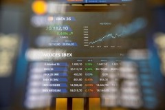 El Ibex 35 se desinfla a media sesión y dice adiós a los 19.600 puntos ante las dudas de los bolsistas