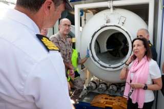 Imágenes del rescate submarino de la Armada en el ejercicio Cartago 26 con la ministra Robles