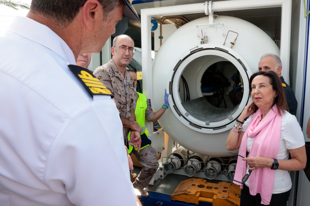 Imágenes del rescate submarino de la Armada en el ejercicio Cartago 26 con la ministra Robles