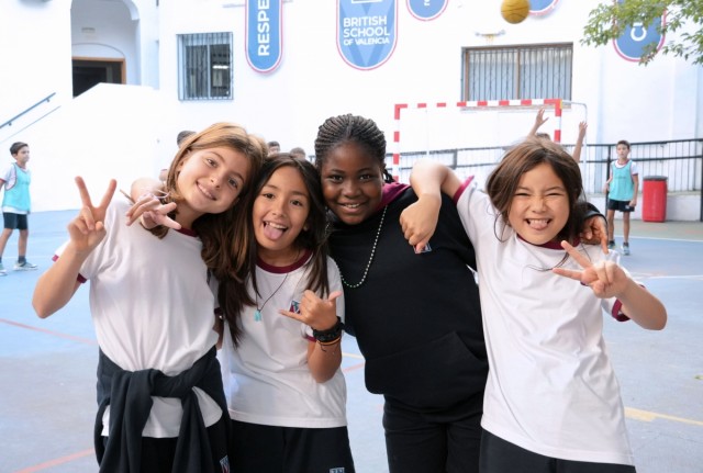 Alumnos de Valencia se unen a una iniciativa mundial que fomenta el bienestar como pilar de la educación