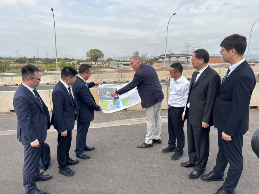 Castelló recibe a una delegación empresarial de la ciudad china de Yiwu con intereses en LogistiCS