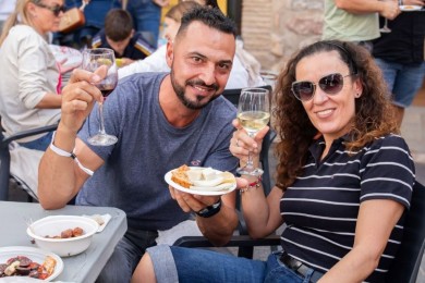 Vinos, vermuts y licores locales potencian la XI Feria del Queso Artesano de Montanejos