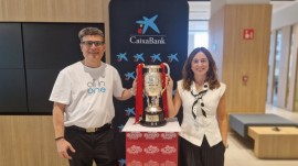 La oficina CaixaBank All In One de Murcia acoge la Supercopa conquistada por ElPozo Murcia