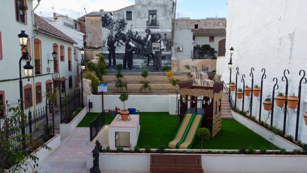 Nueva plaza pública en Los Huertos del Vicario. - Foto: AYTO. CARAVACA Nueva plaza pública en Los Huertos del Vicario.