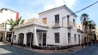 El antiguo Hogar del Camarada languidece en el centro de Benidorm a la espera de completar su rehabilitación