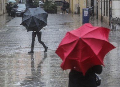Una decena de municipios de Valencia suspenden clases este jueves por previsión de lluvias