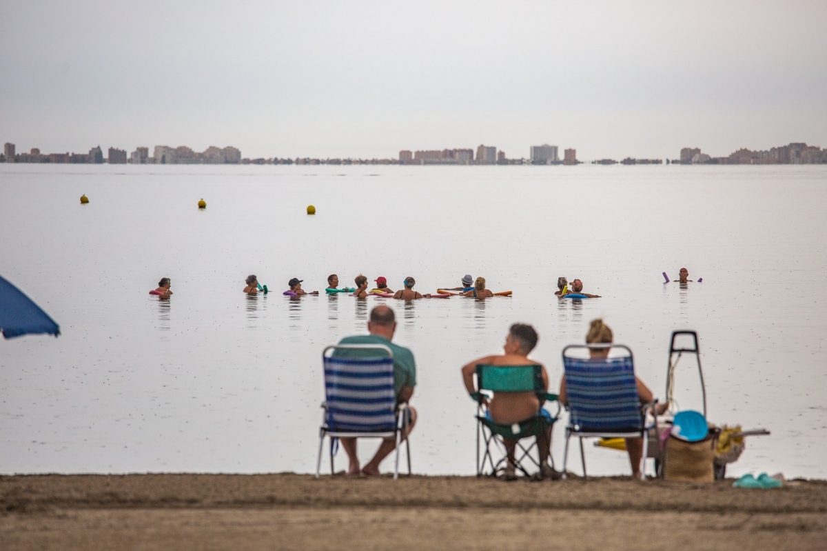 Un paseo por Los Alcázares en busca de esa foto única: retratos del final del verano a orillas del Mar Menor 
