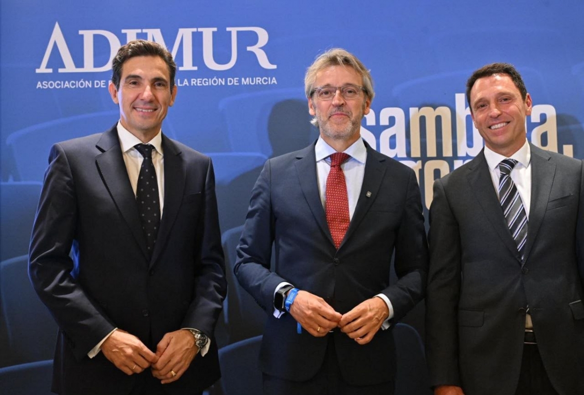 Antonio López (presidente saliente de Adimur), el consejero Luis Alberto Marín y Juan Navas (nuevo presidente de Adimur) - Foto: ADIMUR Antonio López (presidente saliente de Adimur), el consejero Luis Alberto Marín y Juan Navas (nuevo presidente de Adimur)