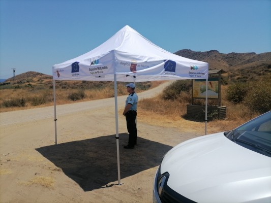 Las playas de Calnegre se preparan para recibir más visitantes: arranca el servicio de información y ordenación de accesos