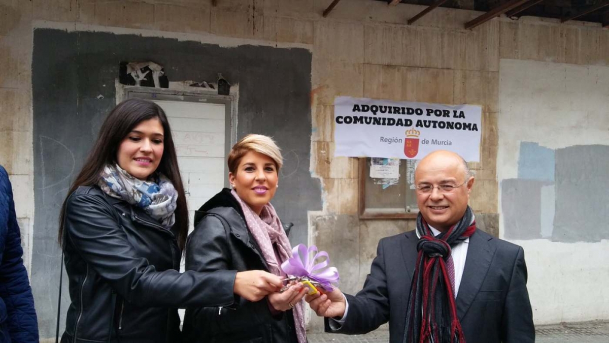 Noelia Arroyo cuando adquirió la CARM el Cine Central.