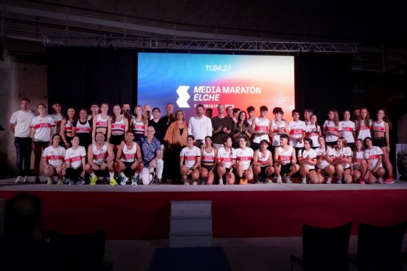Pistoletazo de salida de la 54 edición de la Media Maratón de Elche con homenaje a su historia