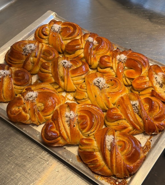 Cardamom Bun en Banquito Bakery