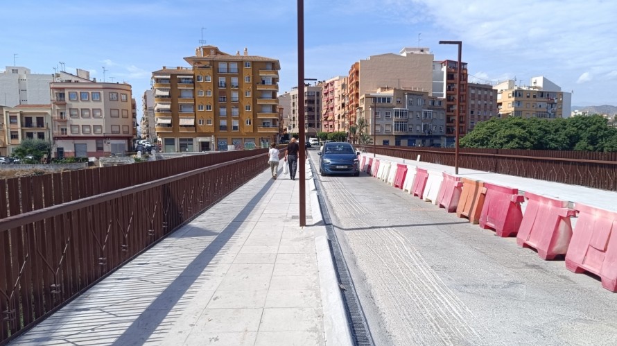 La Vila Joiosa cortará al tráfico el puente sobre el río Amadorio durante la tarde y la noche del 4 de octubre para asfaltarlo 