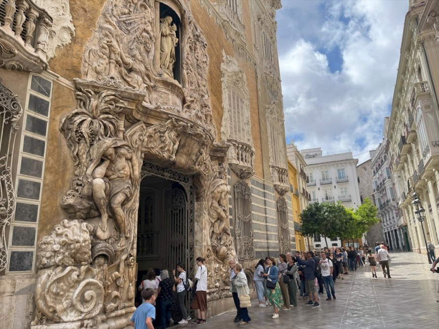 El González Martí recuerda la historia del Palacio de Dos Aguas durante la Guerra Civil