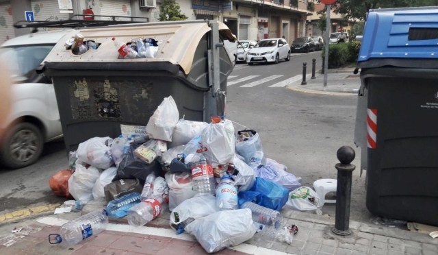 València inicia una campaña de concienciación sobre la nueva ordenanza de limpieza antes de activar las multas