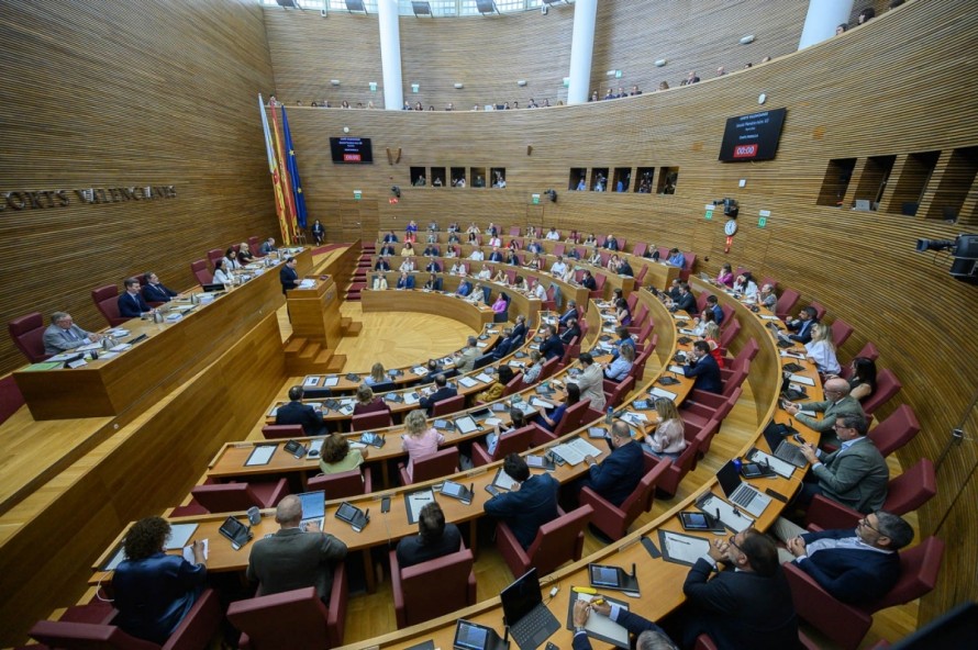 Les Corts recuperan las sesiones de control casi cuatro meses después con un examen previo al 9 d'Octubre