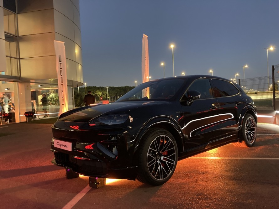 Centro Porsche Valencia presenta el nuevo Cayenne Electric