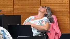 El PSOE de San Vicente pide la reprobación de la concejala de Vox que duerme y come en los plenos