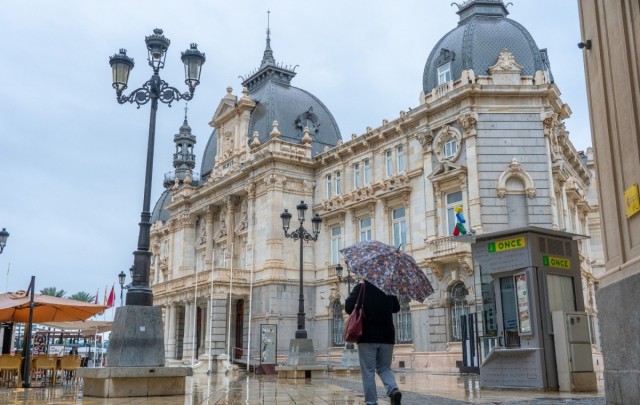Cartagena cierra parques y suspende los mercadillos y las actividades al aire libre ante el aviso naranja por fuertes lluvias