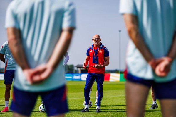 De la Fuente pide a sus jugadores que disfruten y se alejen de la presión
