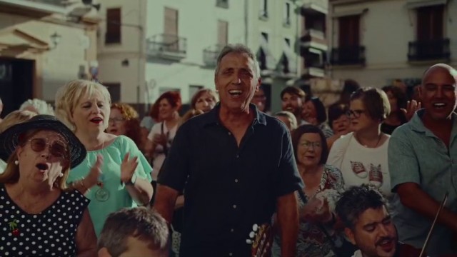 Pep Gimeno “Botifarra” recorre el 'Carrer de Ravalet' com a avanç del seu nou disc