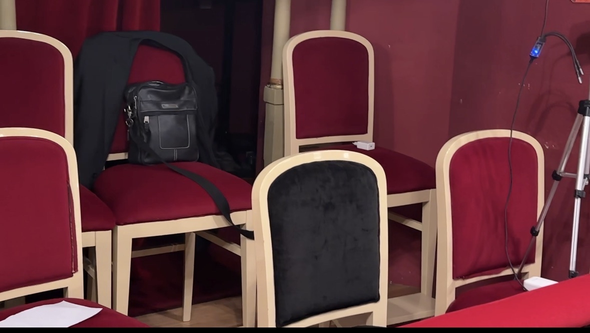La silla negra del Palco 10 del Teatro Romea - La silla negra del Palco 10 del Teatro Romea