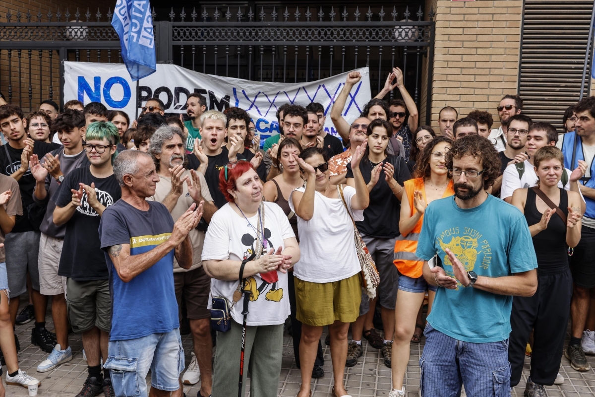 Daniel, el físico e investigador de la UV que quieren desahuciar.