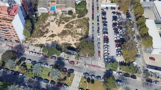 El Ayuntamiento de València convertirá un solar de la avenida del Doctor Waksman en una nueva zona ajardinada