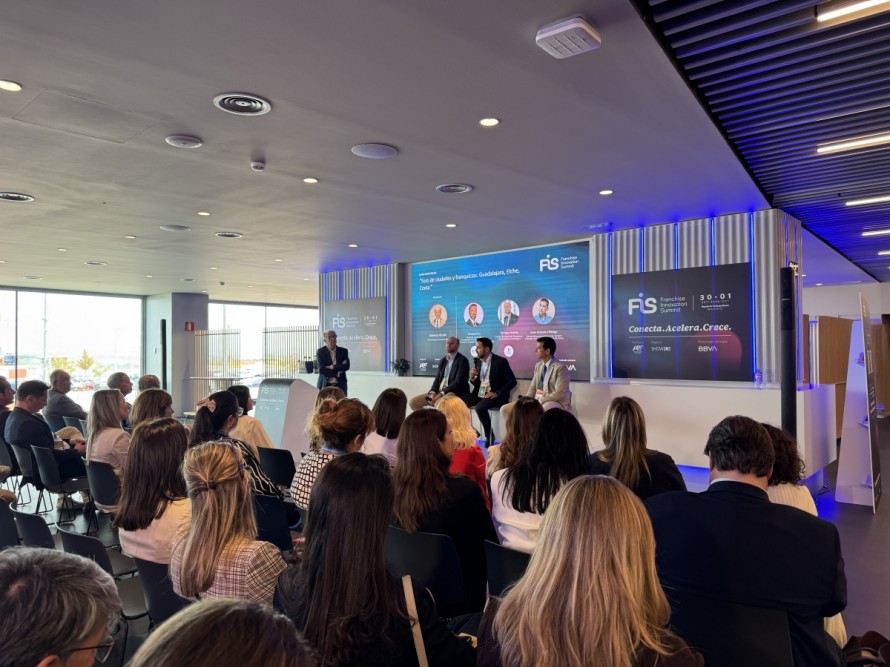 Elche presenta sus oportunidades de inversión y expansión empresarial en el Foro Ciudades y Franquicias