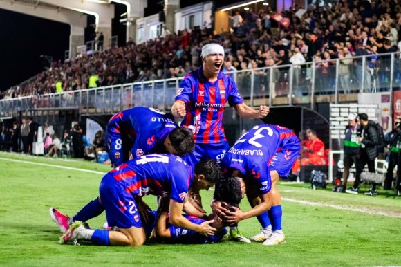 La Elda de Messi sonríe: remontada, póquer y fiesta del CD Eldense ante el Real Oviedo