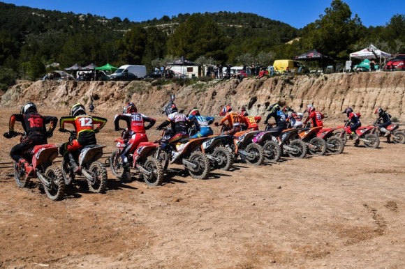 La prueba nacional Fiestas de Molina reúne este domingo a cerca de 100 pilotos en Los Conejos