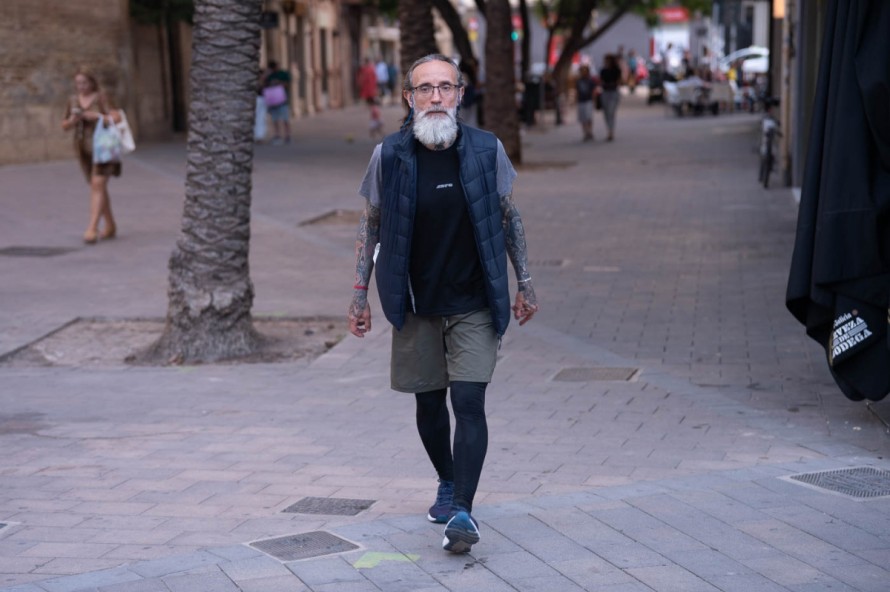 Alfredo, el hombre que no falla ningún día sin correr (o andar)