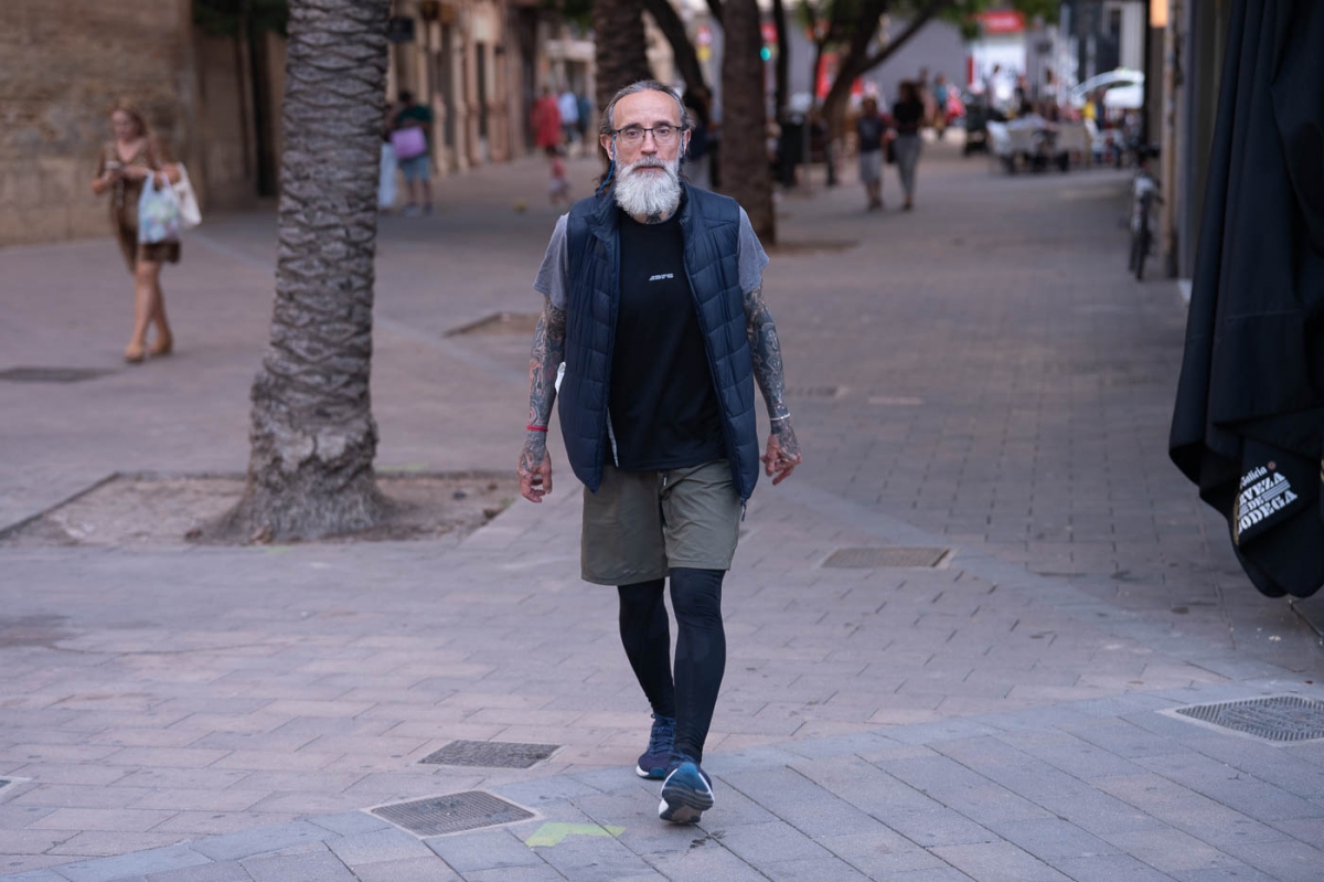 Alfredo, el hombre que no falla ningún día sin correr (o andar)