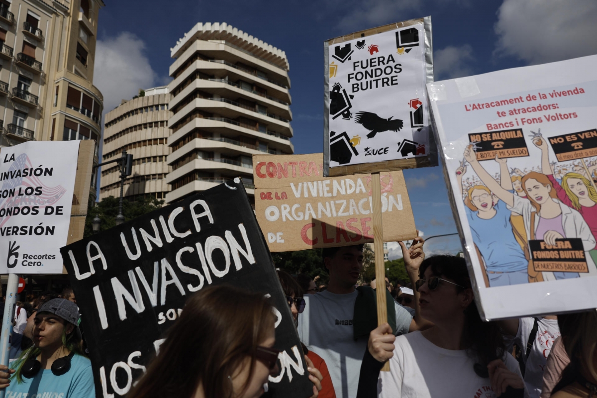 Manifestación por la vivienda en València. - Foto: EFE/ Kai Forsterling Manifestación por la vivienda en València.