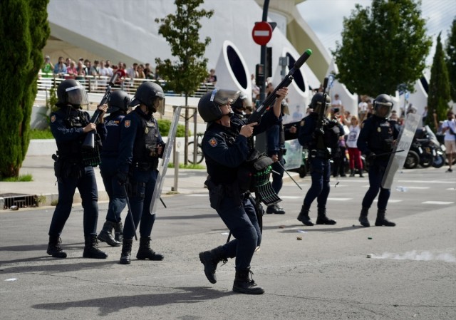 La manifestación por la vivienda se salda con cinco detenidos y nueve policías heridos