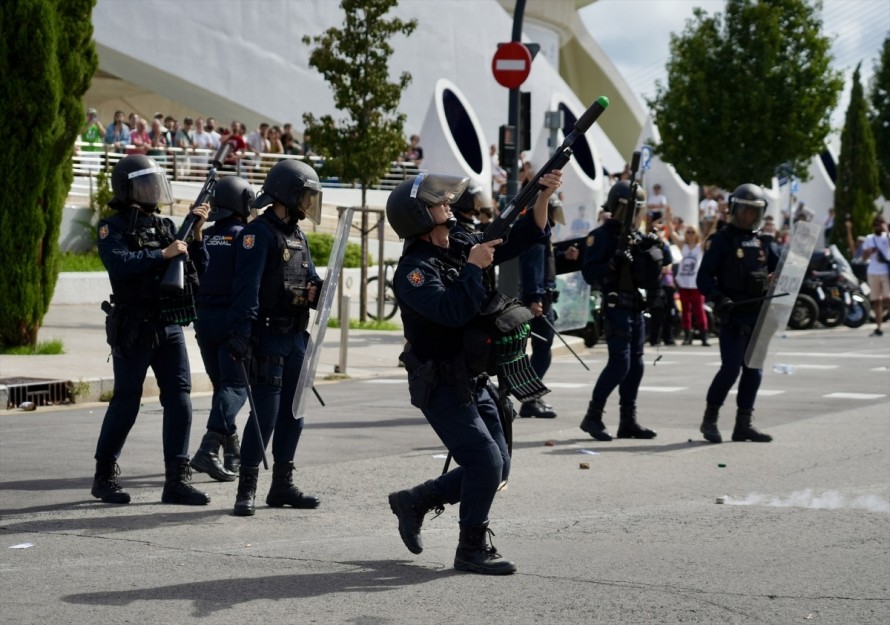La manifestación por la vivienda se salda con cinco detenidos y nueve policías heridos
