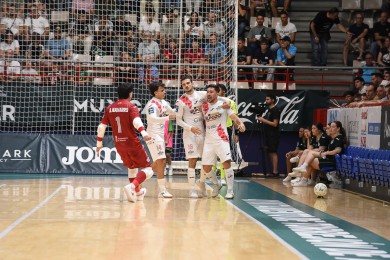 ElPozo gana el clásico nacional en casa del Inter con exhibición defensiva y goles de Bebe, Dener y Drahovsky