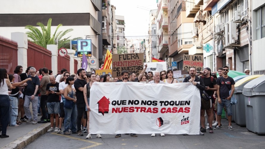 La manifestación y acampada por la vivienda en Alicante, en imágenes