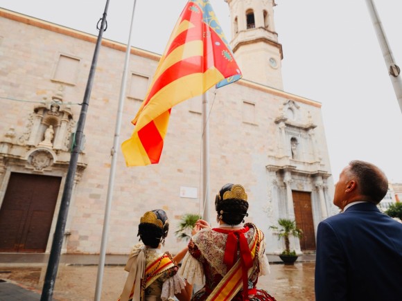 Recreación histórica e izado de bandera: Burriana conmemora el 9 d'Octubre con historia y tradición