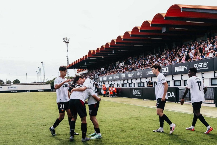 El Valencia Mestalla vence a la Peña Deportiva y suma la primera victoria de la temporada