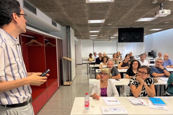 La Región diseña 'Buzo' con IA para impulsar a los empleados públicos el acceso a información técnica