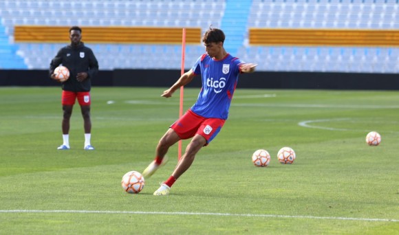 Krug juega con la absoluta de Panamá