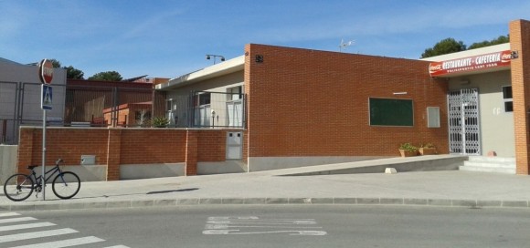 Una tele nueva o retransmitir fútbol: las mejoras para quedarse el bar del polideportivo de Sant Joan
