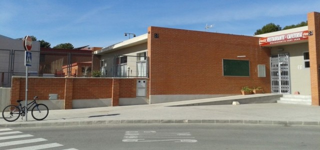 Una tele nueva o retransmitir fútbol: las mejoras para quedarse el bar del polideportivo de Sant Joan