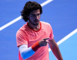 Alcaraz vence a Munar en el duelo español en Tokio y disputará una final ATP casi seis meses después